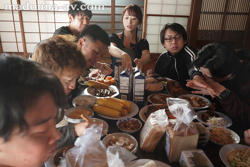 愛する8人の息子たちと子育てSEXに溺れる、大家族‘近親相姦’性活 とある大家族の母茉莉奈さんの奮闘記―。 白石茉莉奈白石茉莉奈