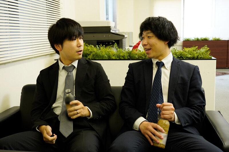 NTRビデオ 後輩のスマホを勝手に見たら、僕の最愛の妻が中出しされてる動画が大量に保存してあった 白河花清白河花清