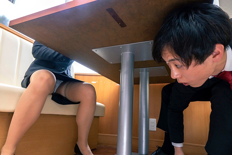 北関東方面への一泊二日の地方出張で会社の経費削減の一環でツインの相部屋で現地泊する事になってしまった女上司と絶倫部下 向井藍向井藍