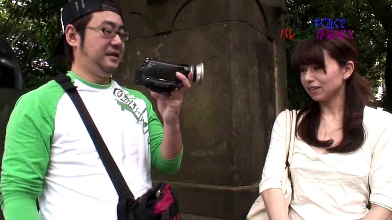 旦那のすぐ近くでバレないように浮気SEXしてもらいました。