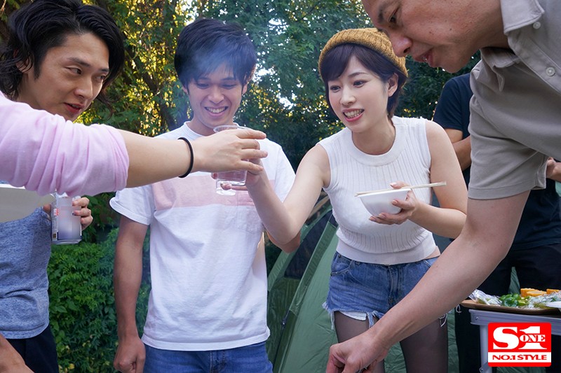 ネトラレテント ～旦那が肉を焼いている14分間にテントの中で寝取られ続ける巨乳妻～ 奥田咲奥田咲