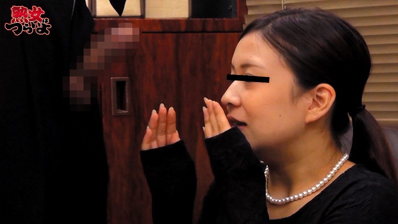 葬儀会社 社員より投稿 未亡人奥さんに葬儀屋社員は不謹慎にもデカチン18cmをフル勃起させたらヤレた！「いろいろとお世話になりありがとうございました。」「実は、奥さん申し訳ございません！奥さんが魅力過ぎて！」