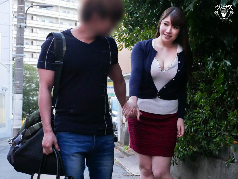 バイト先で働く美しい人妻を家に連れ込み中出しセックス 夕季ちとせ夕季ちとせ