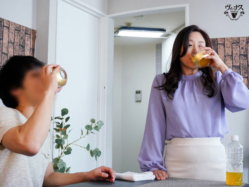 媚薬を飲んで感度100倍 母と息子が狂ったように求めあう濃厚中出しセックス 白木優子白木優子