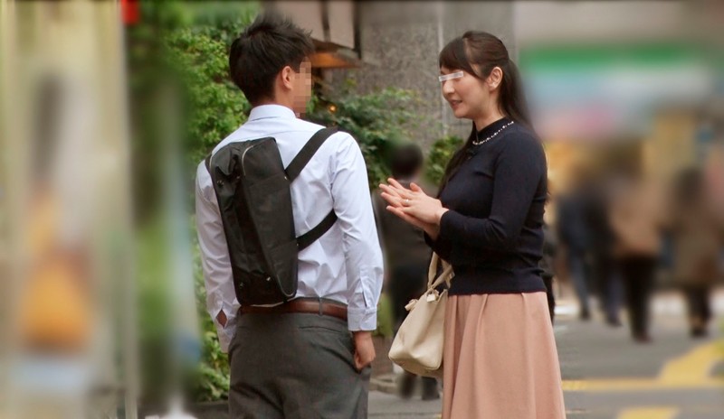 一般男女モニタリングAV 性のお悩み相談室出張特別編！旦那では満足できない絶倫巨乳妻が生まれて初めての逆ナンパ体験！童貞●校生をラブホテルに連れ込み2人っきりで1発10万円の抜かずの連続射精筆おろしに挑戦！旦那のフニャチンとは違う男子●校生の爆発寸前フル勃起…