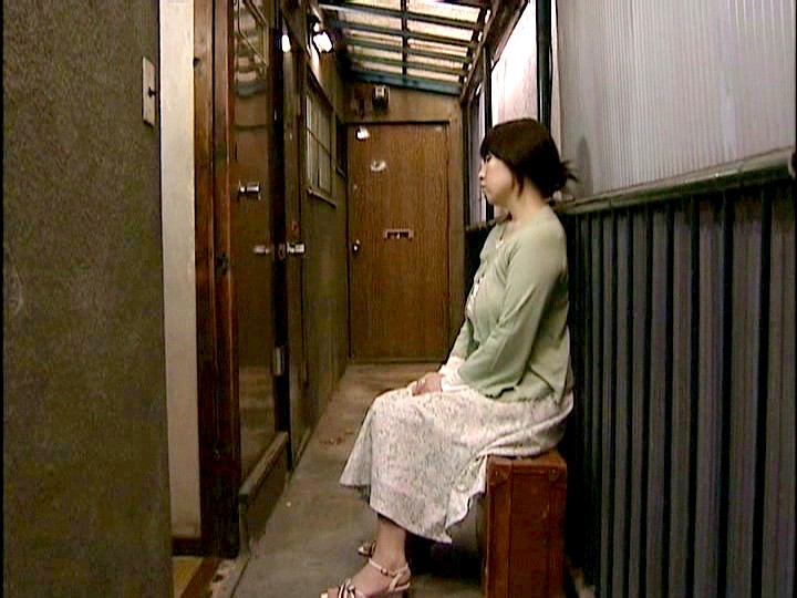 色っぽい嫁 隣りの新婚嫁を覗く/18才の後妻/オラの嫁のでっかい乳房日向まひる・夏海エリカ・秋川りお（美月このみ）