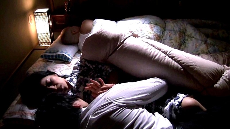 父親の寝ている横で息子に夜●いされた義母真矢恭子・若菜あゆみ・山田和歌子