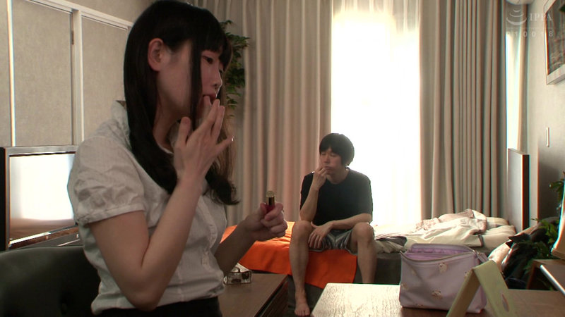 一ヶ月間の禁欲で爆発寸前の僕と家出してきた彼女の親友で浮気SEXに没頭した彼女不在の夜 向井藍向井藍