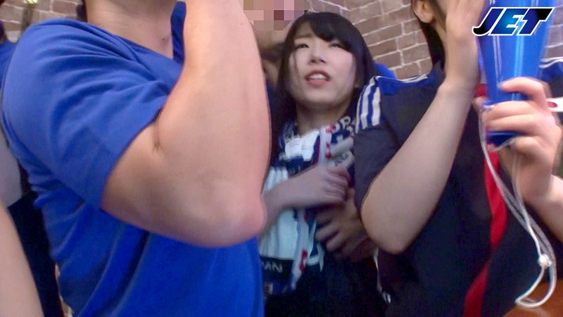 日本代表NTR スポーツバーで観戦中にドサクサにまぎれて揉みまくられた僕の彼女