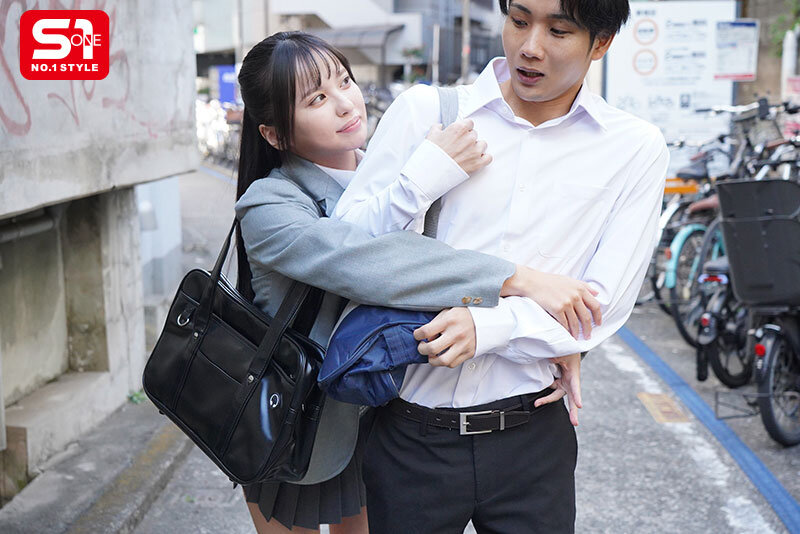 僕の家の中に潜む僕にベタ惚れ絶倫同級生、隙あらばこっそり現れ無理やり何度もハメてくる。 渚あいり渚あいり