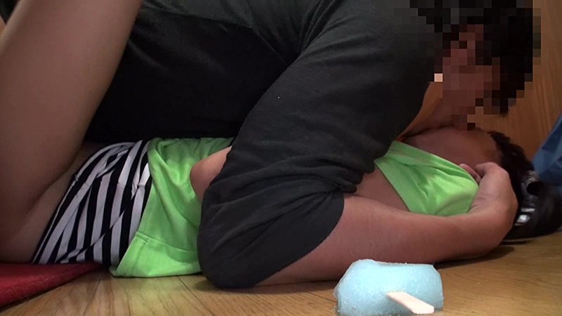 プール帰りの日焼け少女尾行押し込みレ●プ