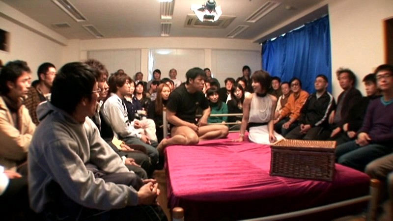 視姦倶楽部 100人の目の前で 芹沢恋芹沢恋