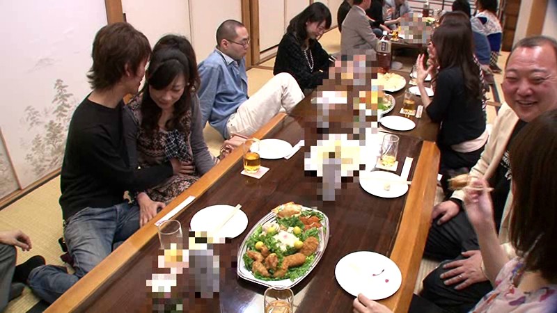 子連れの同窓会 当時クラスでマドンナ的存在だった美熟女とその同級生の20代息子をその気にさせてSEXさせる