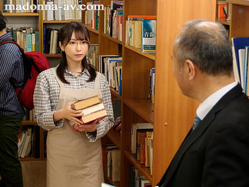 人妻秘書、汗と接吻に満ちた社長室中出し性交 最初で最高の秘書、ここに誕生―。 新妻ゆうか新妻ゆうか