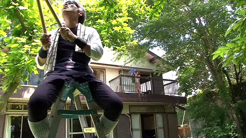 ベランダから男を誘惑する人妻 椎名ゆな椎名ゆな