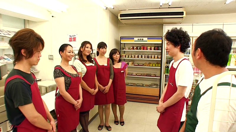 パートのおばさんたちは欲求不満で新人バイト君の若い体を狙ってる！ 3白鳥美玲・美里愛・池永京子