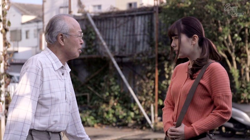 人妻を粘着痴●するストーカー老人 波多野結衣波多野結衣