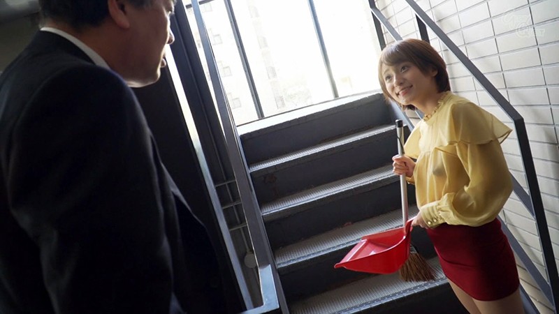 ノーブラノーパンで挑発してくるスケベ奥さんが隣に引っ越してきた！ 吉良りん吉良りん