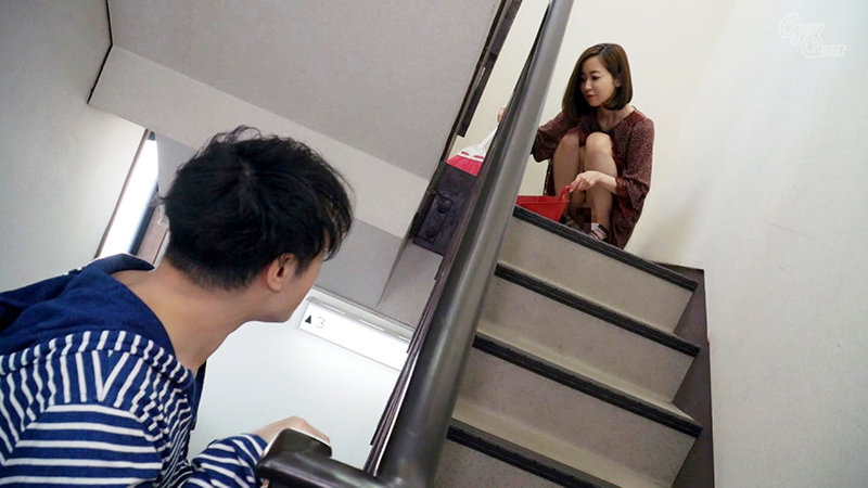 ノーブラノーパンで挑発してくるスケベ奥さんが隣に引っ越してきた！ 篠田ゆう篠田ゆう