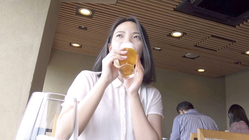 知りあいの人妻を連れて温泉旅行へ006