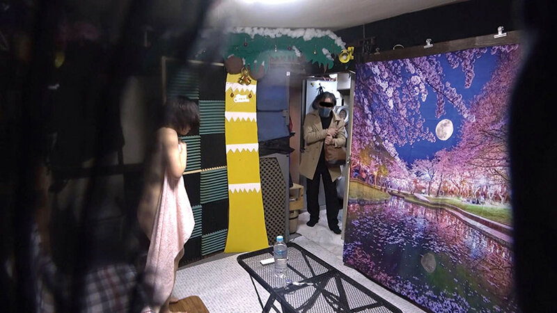 自分の部屋に泊まることになった妻の女友達 「人妻織江さん（仮名）四十五歳」に当然のように手を出してしまうワタシ