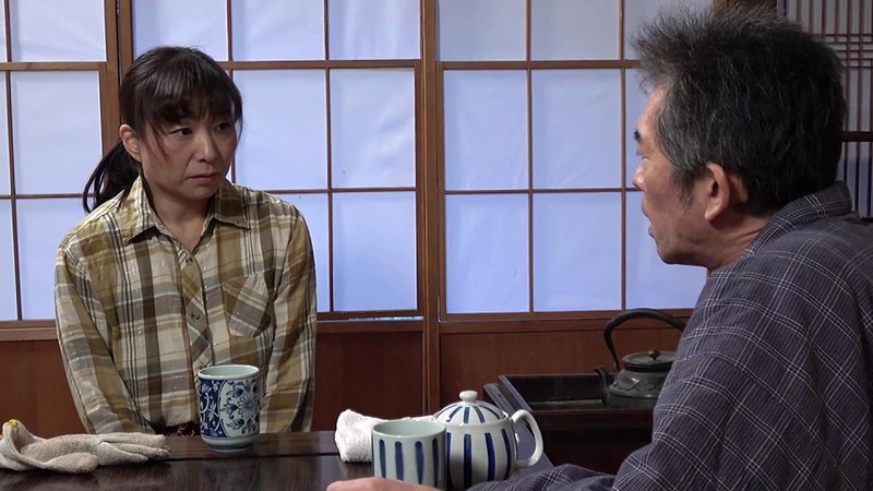 昭和猥褻官能ドラマ 五十路の貧乏農婦は余った野菜を金にかえるために… 会社の金を持ち逃げした旦那の身代わりに裸にされ…時田こずえ・平岡里枝子