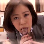 サトシ君は熟女好き 生保レディの神田さんに中出し 神田朋美神田朋実