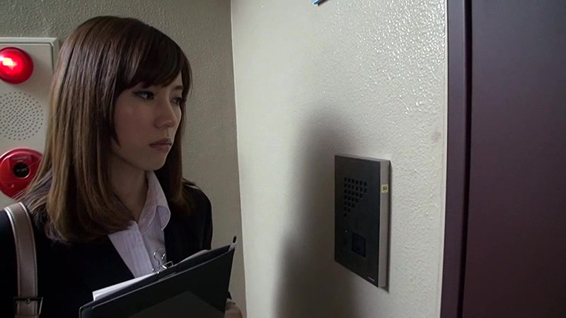 事件を追う女芦名ユリア・佐々木恋海（向井恋）