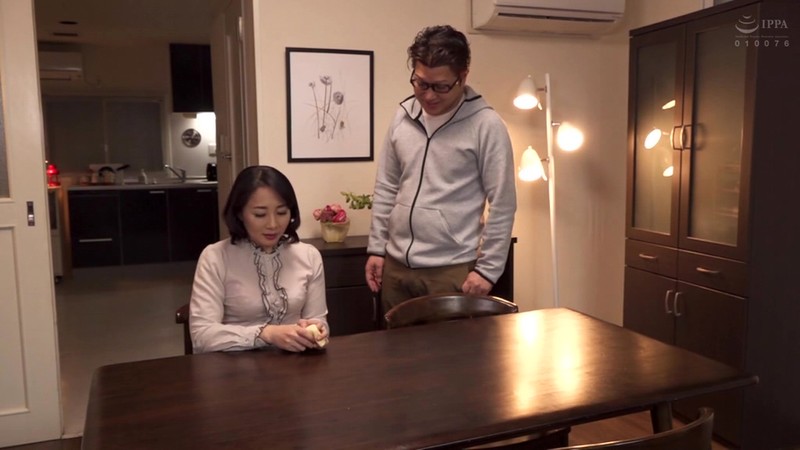 身近な女 一緒に暮らしていた息子の嫁が未亡人に… 成宮いろは成宮いろは