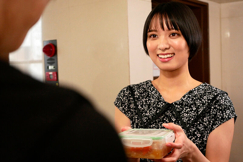 お子さんが目の前にいるのに、隣に引っ越してきたシングルマザーとやっちゃった俺 もなみ鈴もなみ鈴