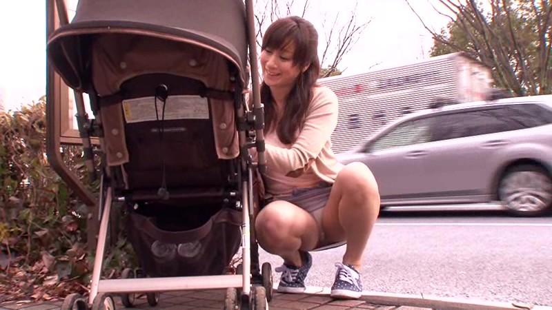 「路線バスでベビーカー妻のミニスカ尻に勃起チ○ポを擦りつけてヤる」 VOL.2