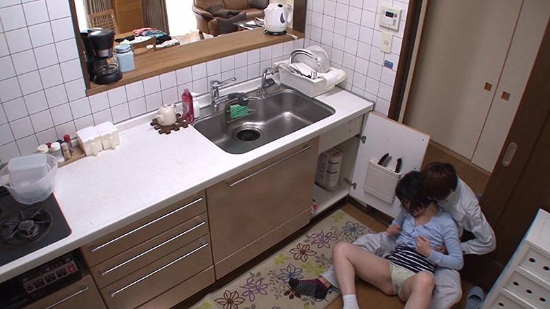 「夫に気づかれないよう隠れた押し入れでヤられた若妻は声を潜めながら何度も絶頂する」VOL.1