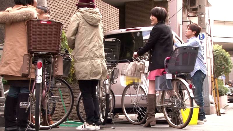 ベビーシート付自転車に乗った奥様は欲求不満？ちょっと優しい言葉をかけたら瞬く間に奥様にまたがられてしまった俺愛乃・有村千佳・倉木みお