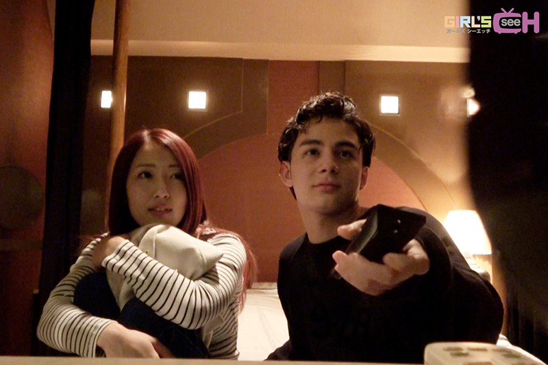 ラブホ盗撮 出会い系で出会ったイケメンが乳首ビンビンのドスケベ人妻と…旦那には見せない淫らな姿 伊東真緒伊東真緒