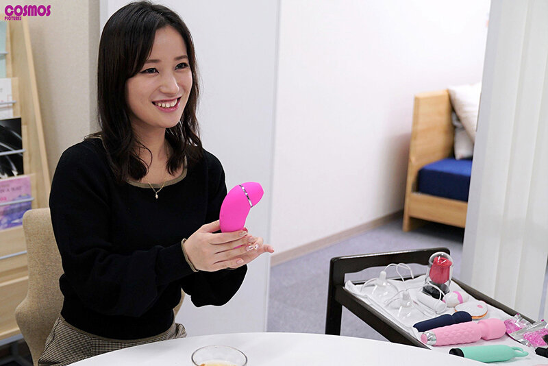 寝取らせ検証『夫婦で女性用アダルトグッズを試すはずが…』モニター調査で男性スタッフに責められイキ潮を吹かされた妻はその後、浮気してしまうのか？