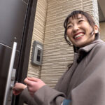 素人妻が一般大学生の自宅にコンドーム1つ渡され一泊 一度のゴム姦では満足できず宿泊中2度もガチ中出しを許してしまう 騎乗位でミルクをまき散らす母乳妻 ふみなさん33歳