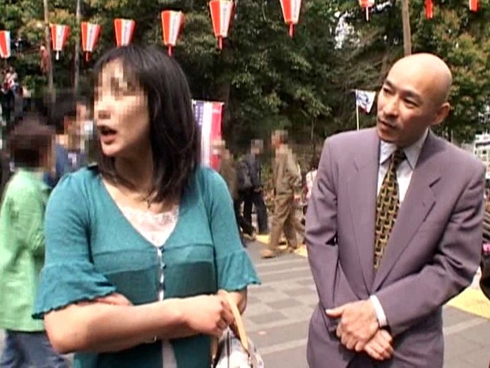 追跡FUCK！！ 続・人妻ナンパ210 ～桜全開210回記念～ 上野公園・赤坂サカスさくら土下座