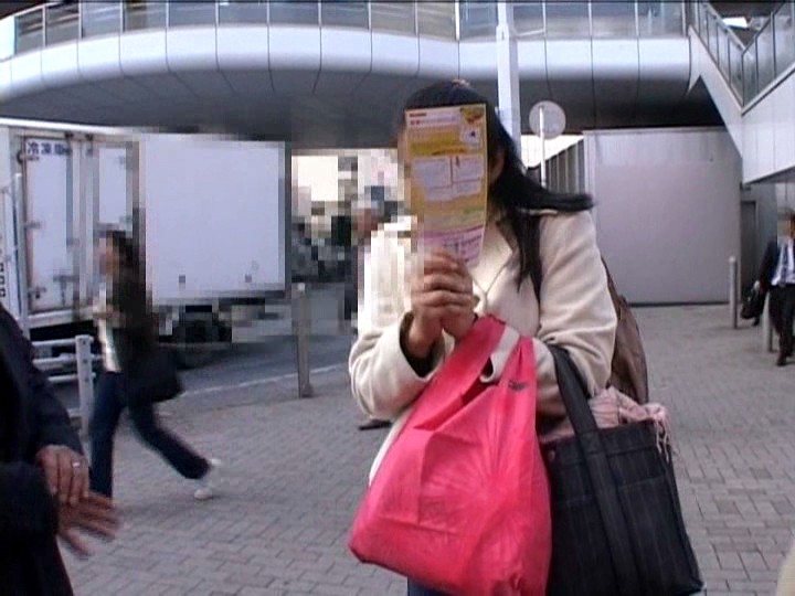 追跡FUCK！！ 続・人妻ナンパ217 ～総武沿線 船橋・亀戸土下座～