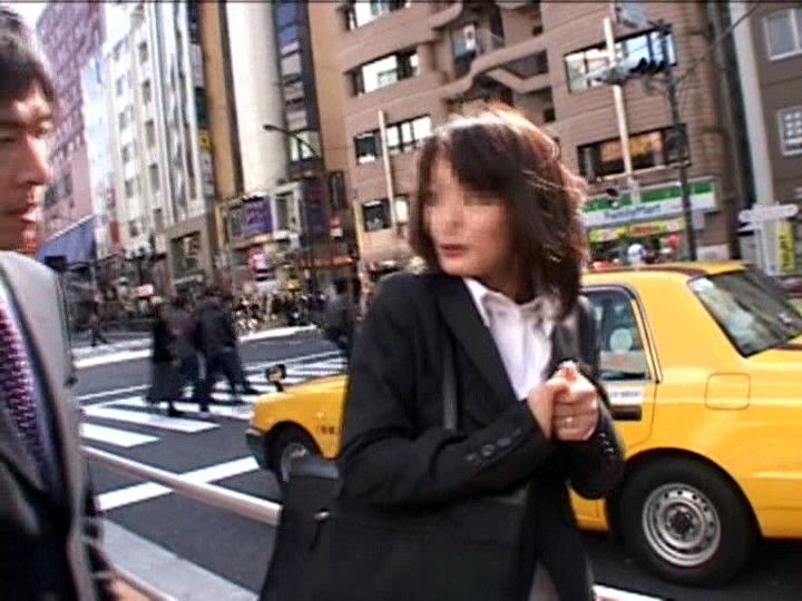 追跡FUCK！！ 続・人妻ナンパ221 ～早春の六本木・恵比寿土下座～