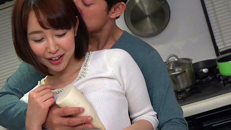 愛する妻からの衝撃の寝取られビデオレター！2 個室ビデオでオナニーしようとDVDを見てたら妻が自分はまだしたことのない中出しを他の男にされている映像が映っていた！