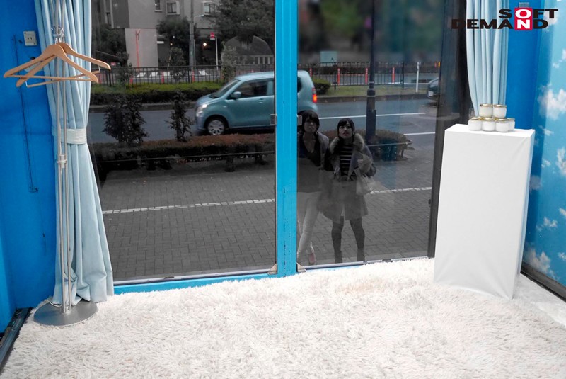 まりこ（25）じゅり（26）専業主婦の人妻 マジックミラー号 乳首マッサージで乳首イキ！