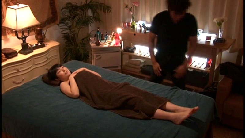 宙に浮くほどイキ跳ねる「エビ反り薬漬けエステ」4 SP