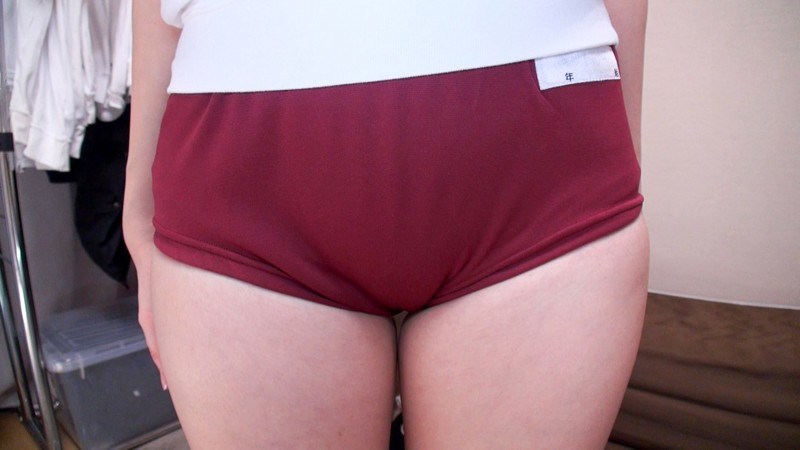 むちむちデカ尻 神ブルマ 皆月ひかる ロリ美少女から人妻、ぽっちゃり娘達にピチピチブルマ＆体操着を着せ、ハミパン、ムレムレワレメなど毛穴まで見えるほどの超ドアップ接写！さらに尻コキ、着衣お漏らし放尿やブルマぶっかけ、生中出し等ブルマ好きに送る完全着衣フェチAV皆月ひかる