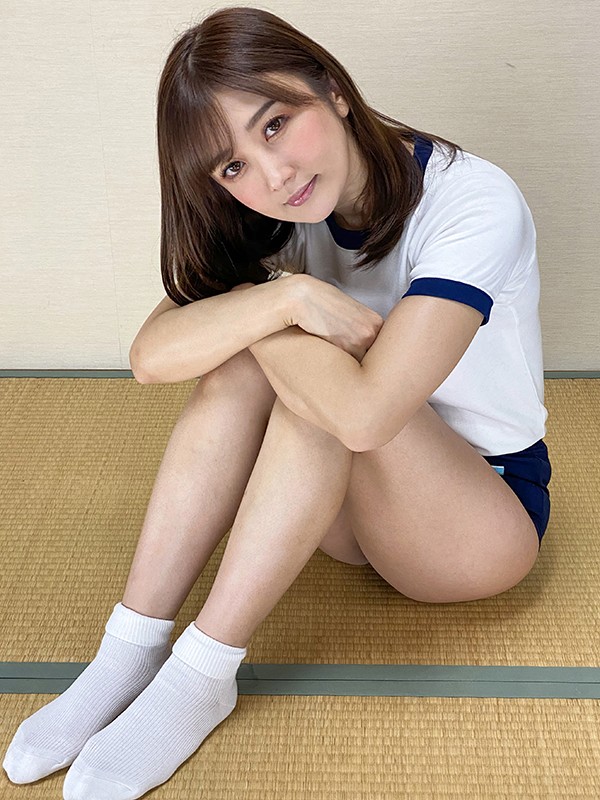 むちむちデカ尻 神ブルマ 痴女版 大槻ひびき ロリ美少女やぽっちゃり娘にピチピチブルマ＆体操着を着せ、ハミパン、ムレムレワレメを毛穴まで見えるほどの超ドアップ接写！さらに尻コキ、着衣お漏らし放尿やブルマぶっかけ等ブルマ好きに送る完全着衣フェチAV大槻ひびき