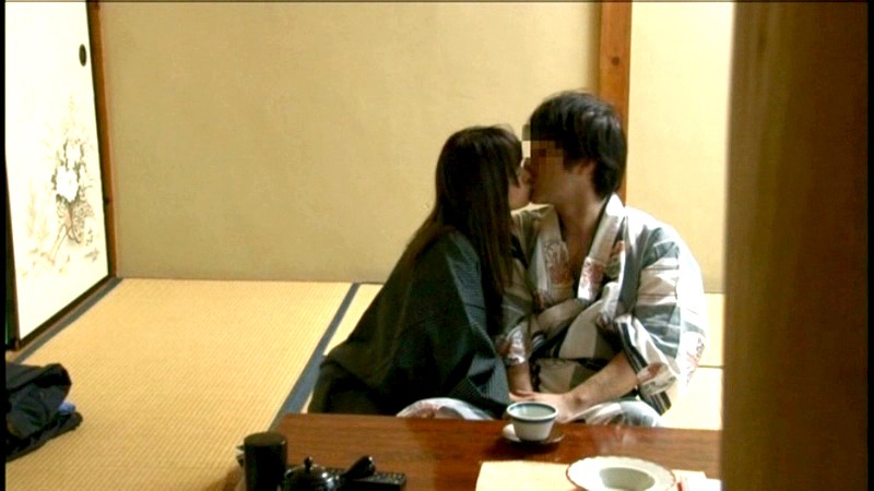 私は今、すぐ隣に旦那がいるのに―初めて会うこの男に何度もイカされています