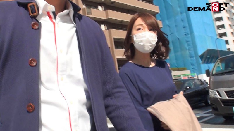 寝取らせ願望のある旦那に従い出演させられた本物シロウト人妻 case1 塾講師・相楽ゆり子 35歳 AVデビュー 東京都府中市在住 主人のためにネトラレます相楽ゆり子