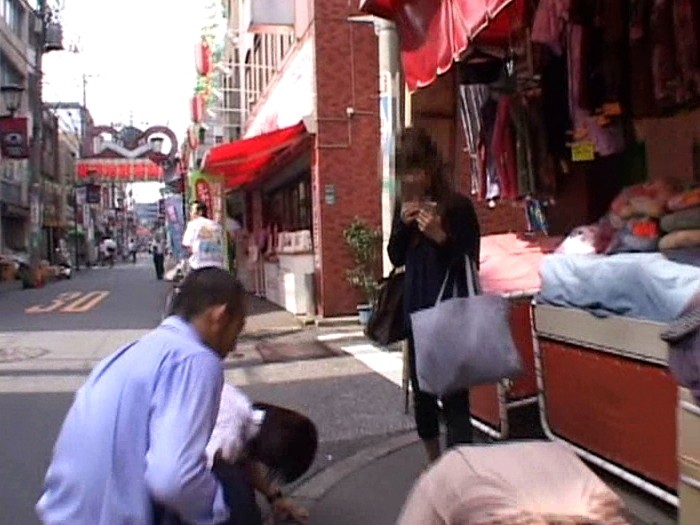 追跡FUCK！！ 続・人妻ナンパ203 ～蝉しぐれ横須賀・巣鴨土下座～