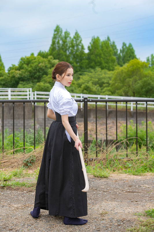 薙刀術三段全日本3位！素人麗しママが息子の私立小学校の為にAVデビュー！その強さに惨敗し、キレた野獣三兄弟が中出し3発×顔射3発の無残レ●プ！ 橘奏海橘奏海