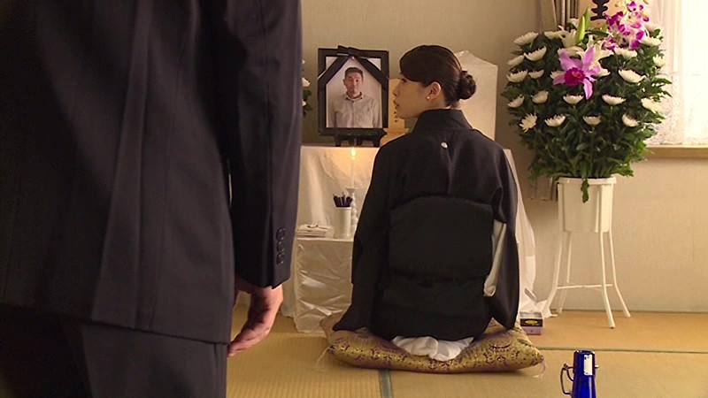 遺影の前で手篭めにされて… 堀内秋美堀内秋美