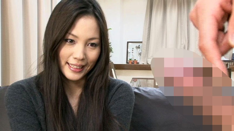 欲求不満の人妻に勃起チンポを見せるとどうなる！？ 2